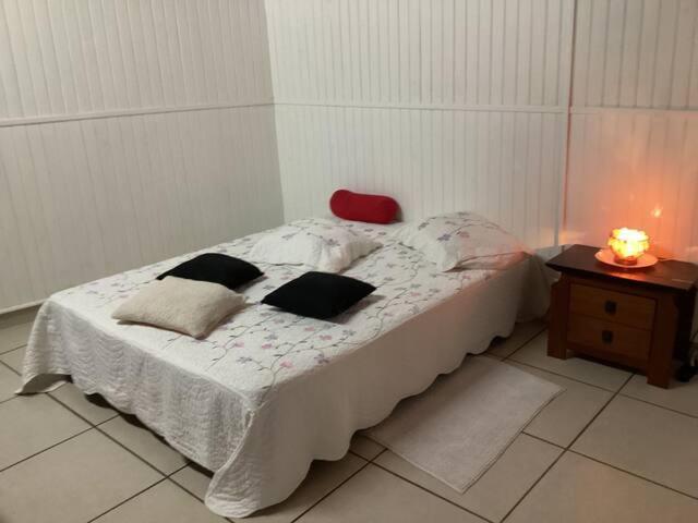 Appartement Dans Propriete Reposante Saint Benoit Ngoại thất bức ảnh